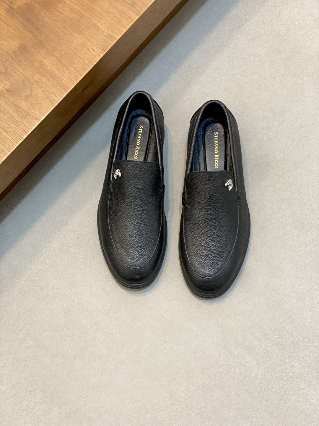 NO:831027,Stefano Ricci high-end men's formal casual leather shoes｜High-end atmosphere｜Private mold customization original brand hardware buckle decoration｜Calf leather breathable lining｜Original rubber outsole Size39-46 (.45.46 customized),,cowhide19860909Stefano Ricci史蒂芬劳·尼治高端男士正装休闲皮鞋｜高端大气｜私家开模定制原版品牌五金扣装饰｜小牛皮透气内里｜原版橡胶大底 Size39-46（.45.46定做）,,cowhide,Men's shoes