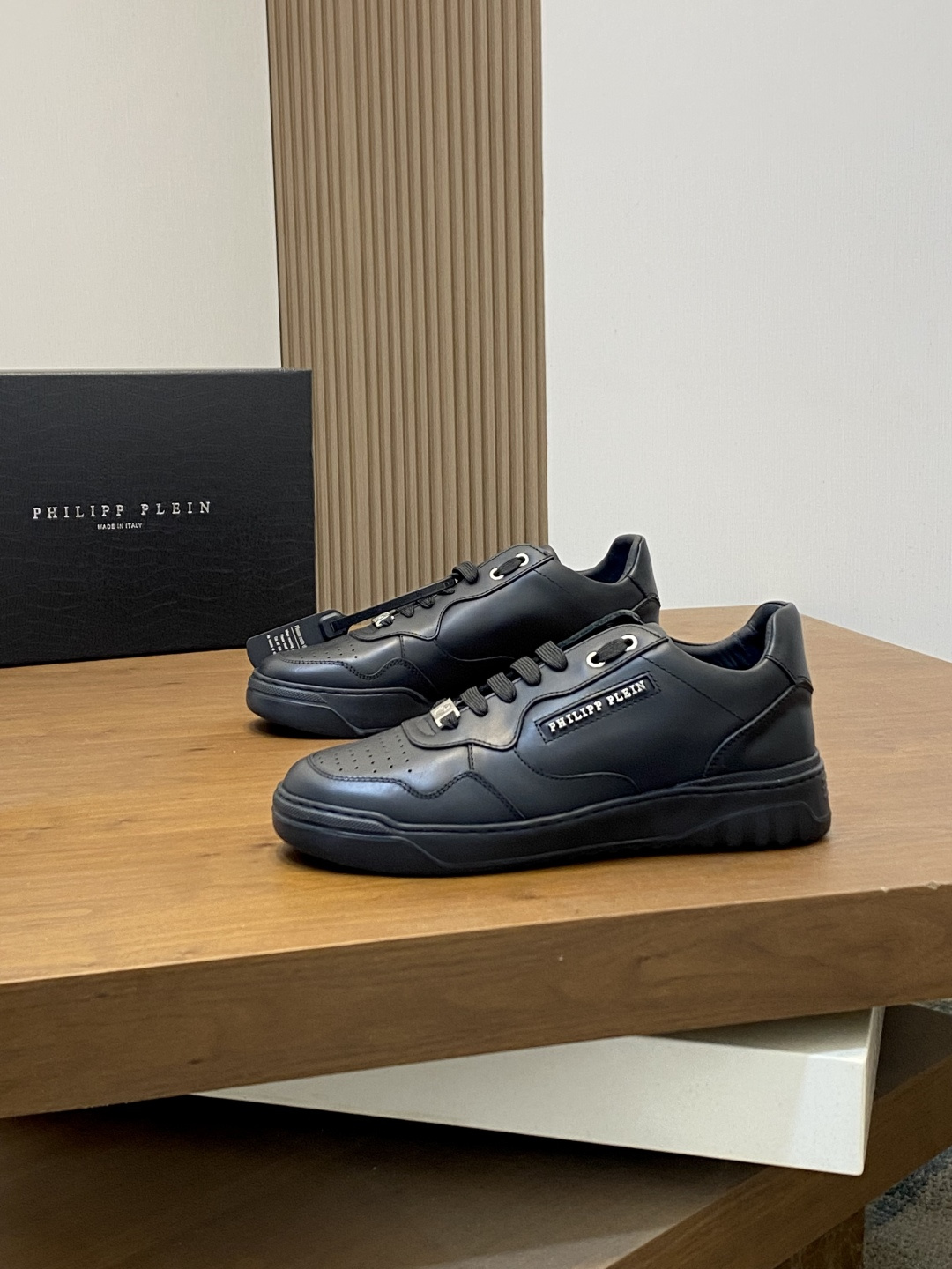 Черные кожаные кеды Philipp Plein