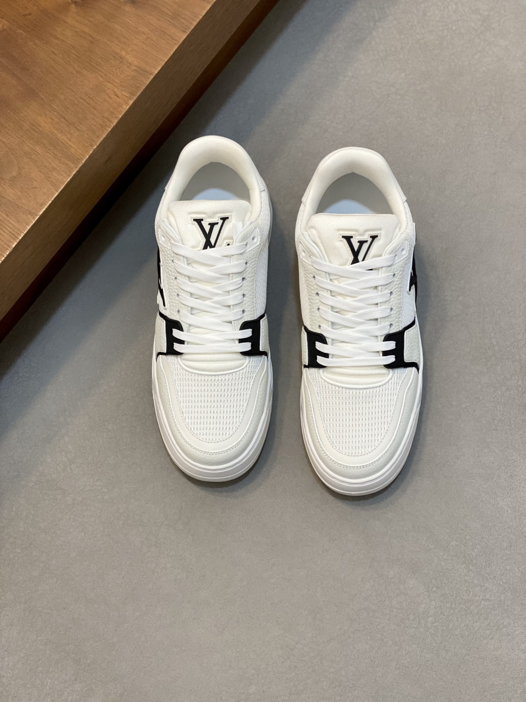 NO:831760,Lujia new color matching men's ♂trainer sneakers, this LV Trainer sneaker is made of soft grained calfskin with breathable mesh, showing pure colors. The brand was born in 1854. The designer's handwritten brand logo is embellished on one side. Virgil Abloh designed it himself. It is a very commemorative sneaker. The new LV Louis Vuitton trainer sneaker low casual sports culture versatile basketball shoes  Size39-44 (38, 45, customized),,louis vuitton,louis vuitton,louis vuitton,louis vuitton,louis vuitton,sneakers,cowhide19860909驴家 新配色 男士♂trainer运动鞋,本款 LV Trainer 运动鞋取材柔软粒面小牛皮配透气网面,呈现纯净色调,品牌诞生于1854年,设计师手写体品牌标识点缀一侧,virgil abloh亲自操刀设计,非常具有纪念价值的一款运动鞋,全新lv路易威登louis vuitton trainer sneaker low休闲运动文化百搭篮球板鞋 Size39-44（38、45、订做）,,louis vuitton,louis vuitton,louis vuitton,louis vuitton,louis vuitton,sneakers,cowhide,Men's shoes
