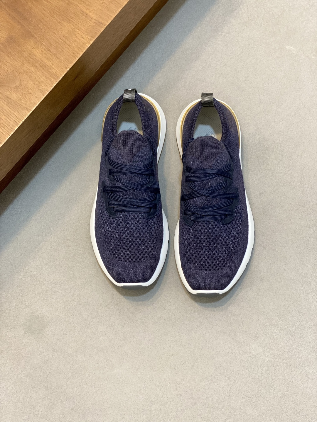NO:833465,Brunello Cucinelli men's casual shoes｜The material highlights the fashionable and simple style of this rubber-soled shoe｜The suede textured upper is elegant and soft｜Combined with the rubber sole, creating a flexible and light comfortable foot feel｜Upper material is cow suede spliced ​​fly woven fabric｜Breathable cowhide lining Size 39-44 (customized at 38.45.46),, brunello cucinelli,cowhide19860909Brunello Cucinelli男士休闲鞋｜材质彰显出这款胶底鞋的时尚、简约风格｜绒面质感的鞋面雅致、柔软｜结合在橡胶鞋底上,营造出灵活和轻盈的舒适脚感｜ 帮面材质牛反绒拼接飞织面料｜内里透气牛皮内里 尺码39-44（38.45.46定做),,brunello cucinelli,cowhide,Men's shoes
