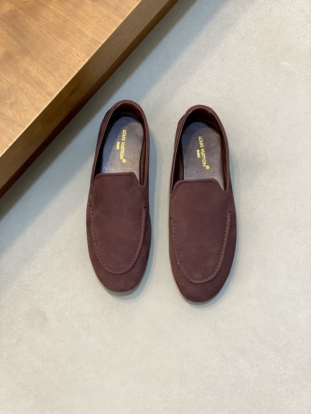 NO:851602,L classic luxury brand driving loafers!  Top original order, purchasing agent level, original imported leather is very soft and has great texture!  Lasting technology, private molding sole. Water-dyed calfskin lining is high-end and comfortable, and the original outsole is light and wear-resistant!  Purely handmade, details determine quality!  Size39-44 (customized at 38.45),,loafers,cowhide19860909L经典奢牌驾车乐福鞋！顶级原单,代购级别,原厂进口皮料非常柔软、质感超赞！套楦工艺,私模套底.水染小牛皮内里高档舒适,原版大底轻盈耐磨！纯手工制作,细节决定品质！ Size39-44（38.45订做）,,loafers,cowhide,Men's shoes