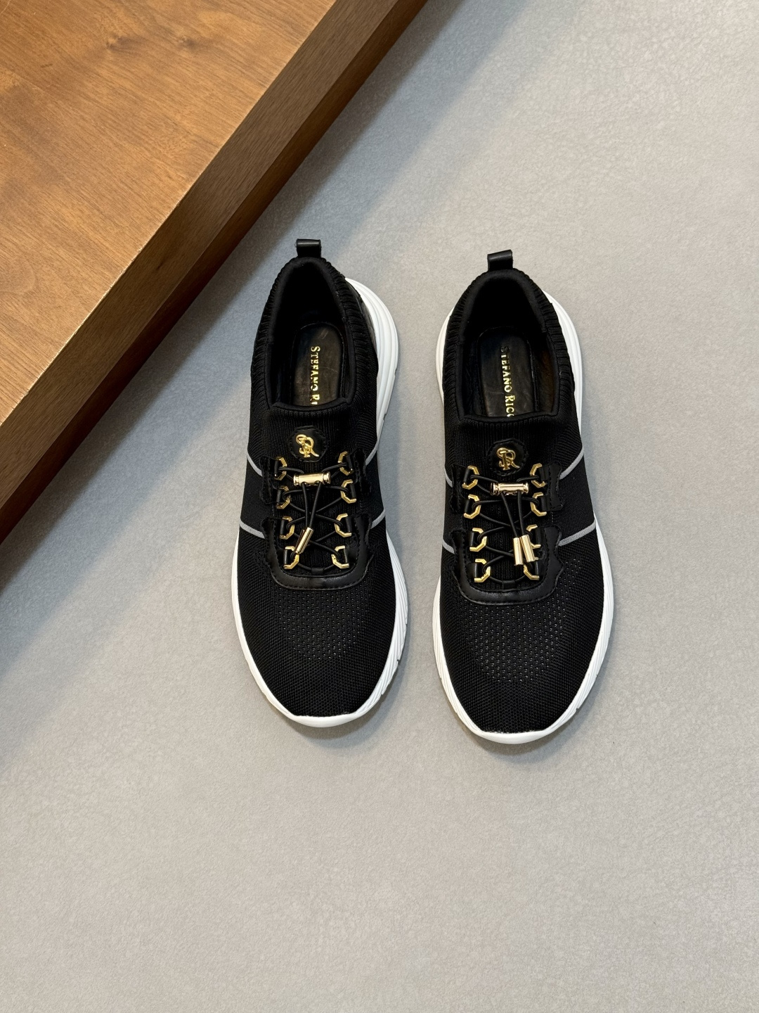 NO:853823,Stefano Ricci/Stephano Ricci Men's Shoes Mesh and Calf Leather Parametric Brand, Mesh and Calf Leather Sneakers This sneaker has mesh embellished with cowhide leather effect and brand logo, made in Italy!  Toe style is round toe. Upper material is breathable mesh. Upper lining material: mesh lining. Size 39-40-41-42-43-44 (45.46 customized),,sneakers,cowhide19860909Stefano Ricci/史蒂芬劳.尼治男鞋网面 和小牛皮革 参数品牌、网布和小牛皮革运动鞋 这款运动鞋,网布点缀牛皮皮革效果和品牌标识,意大利制作！ 鞋头款式圆头 鞋面材质透气网布 鞋面内里材质:网布内里 尺码39-40-41-42-43-44（45.46订做）,,sneakers,cowhide,Men's shoes
