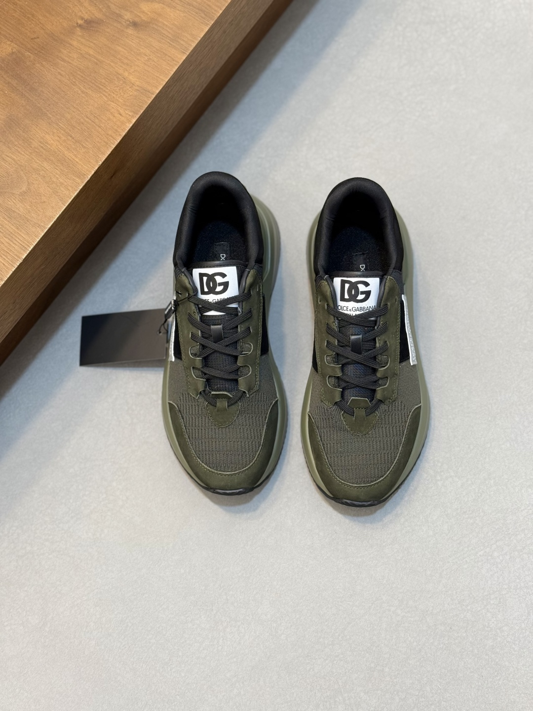 NO:854275,New product Dolce&Gabbana DG high-end men's sports and casual shoes. Original items from top counters. Original imported cowhide, multiple materials splicing design, imported cowhide lining, cowhide foot pads, original TPR elastic outsole. Size39-44 (customized for 38, 45),,Dolce&Gabbana,cowhide19860909新品Dolce&GabbanaDG高端男士运动休闲鞋.顶级专柜原单货. 原版进口牛皮 多种材质拼接设计进口牛皮内里 牛皮垫脚原版TPR弹力大底. Size39-44（38、45定制）,,Dolce&Gabbana,cowhide,Men's shoes