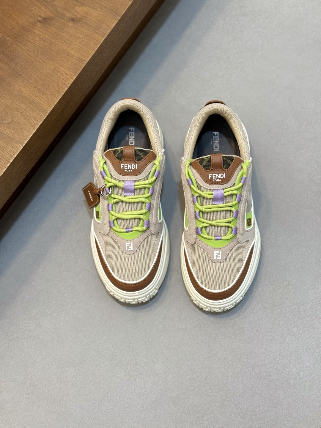 NO:854285,[FENDI] Fendi - High-end quality original casual sports shoes - The upper is made of original materials - Branded canvas inside - Outsole is ultra-light TPR foam rubber; molded outsole - Ultra-high quality control, fine workmanship highlights (high-end, extravagance, grade) -Size 39-44 (38, 45, can be customized),, fendi, fendi, sneakers19860909【 FENDI】芬迪 -高端品质 原单休闲运动鞋 -鞋面采用原版材料拼接而成 -内里品牌帆布 -大底超轻TPR发泡·橡胶；成型大底 -超高品控·做工精细凸显(高端·贵气·档次) -Size 39-44（38,45,可订做),,fendi,fendi,sneakers,Men's shoes