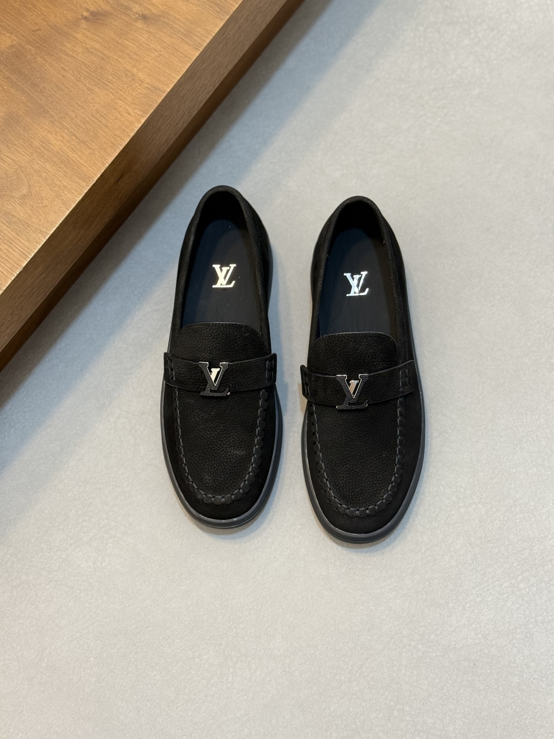 NO:885686,L New men's high-end casual sports shoes, made of imported first-layer cowhide brand lougou, original ultra-light TPU outsole, wear-resistant and comfortable, Monogram lougou embellished rubber outsole, breathable mesh lining, versatile classic style!  Size38-44 (.45, 46 customized),,sneakers,cowhide19860909L 新品男士高端休闲运动鞋,选用进口头层牛皮品牌lougou,原版超轻tpu大底,耐磨舒适,Monogram lougou点缀橡胶外底,透气网布内里,百搭经典款式！ Size38-44（.45、46 定做）,,sneakers,cowhide,Men's shoes