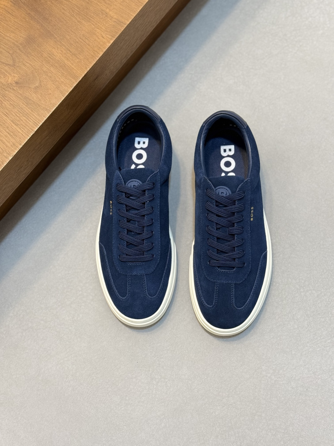 NO:889142,Boss men's casual sports shoes, original model opening, the upper is made of Italian imported calfskin splicing surface material, the upper foot is soft and comfortable, and the TPU outsole feels light on the foot!  Size39-44 (38, 45 customized),,sneakers,cowhide19860909Boss男士休闲运动鞋,原版开模,鞋面采用意大利进口小牛皮拼接面材质,上脚柔软舒适 TPU大底脚感轻便！ Size39-44（38、45订做）,,sneakers,cowhide,Men's shoes