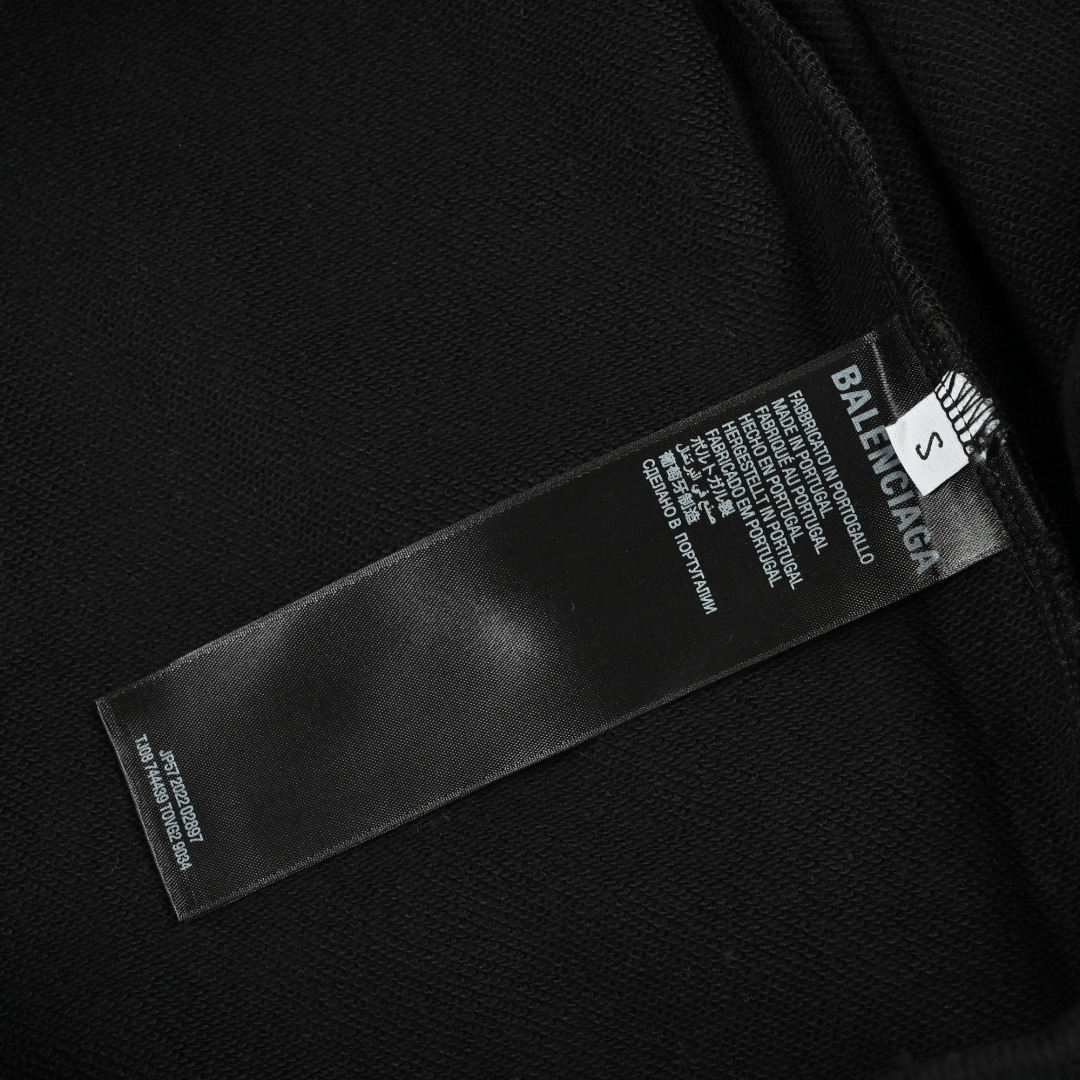 𝐁𝐚𝐥𝐞𝐧𝐜𝐢𝐚𝐠𝐚 /阿迪联名 联名款
本地自取💰𝟐𝟐𝟎
𝐒𝐢𝐳𝐞:𝐬 𝐦 𝐥 𝐱𝐥
🆕25FW秋冬新款圆领卫衣 面料客订精梳棉洗水后450克 定染螺纹 舒适透气 微宽松设计裁剪兼具个性时尚范儿 男女同款
轻奢主义 男女日常通勤穿搭必备单品 正确版本 欢迎对比
详细特征
· 面部无尘烧毛工艺 底部吸毛 环保活性染
· 双针车线跨缝工艺
· 原版主唛水洗吊牌防潮纸包装