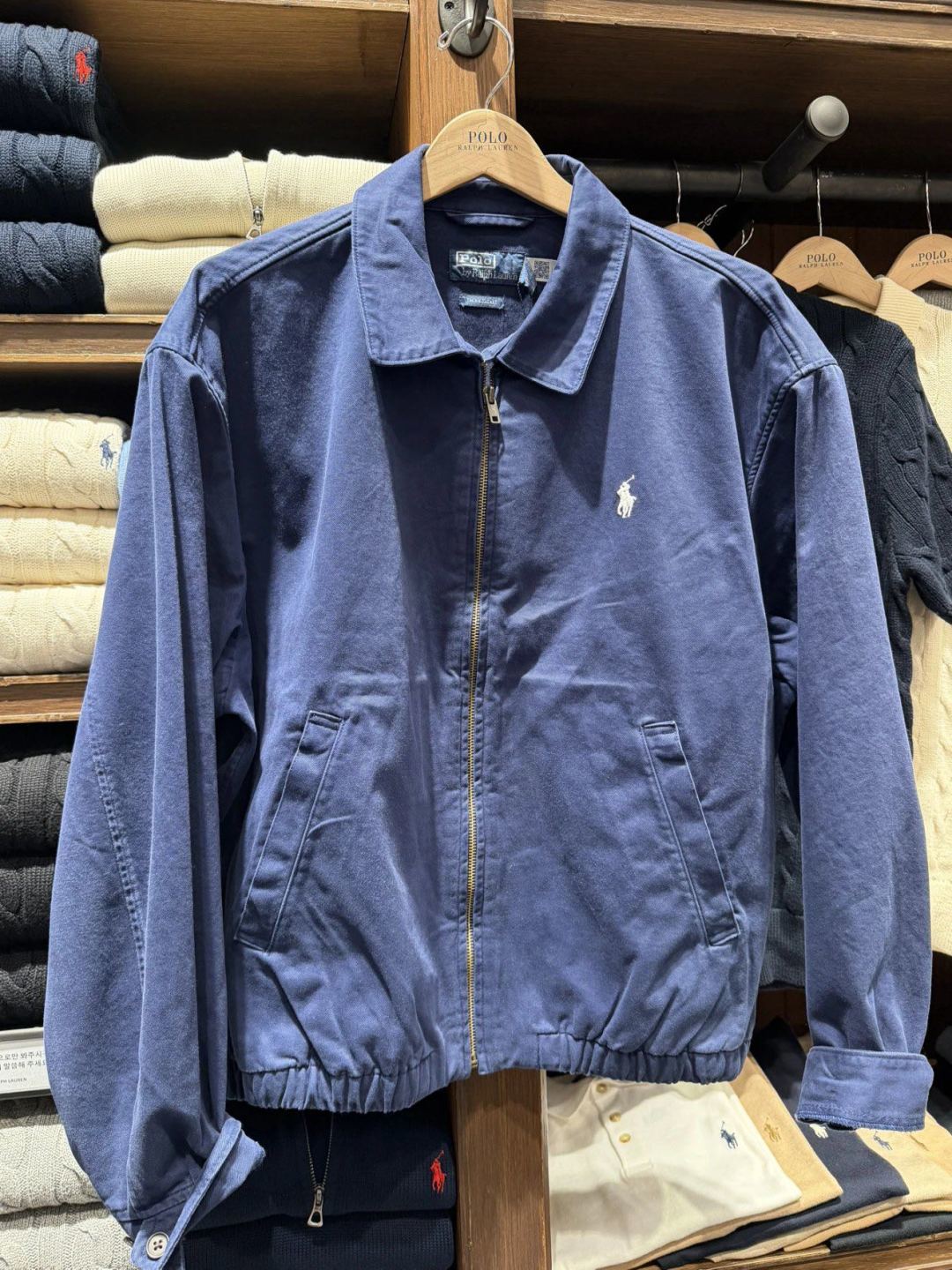 RalphLauren拉夫劳伦夹克刺绣小马老钱风外套藏青色卡其色-Chinese UA Cheap High Quatity Brand Clothes Bags handbags Sneakers wholesale wholesaler seller from China Factory suppliers Fashion Clothing Shoes best Quality Beautiful Price RalphLauren拉夫劳伦夹克刺绣小马老钱风外套藏青色卡其色