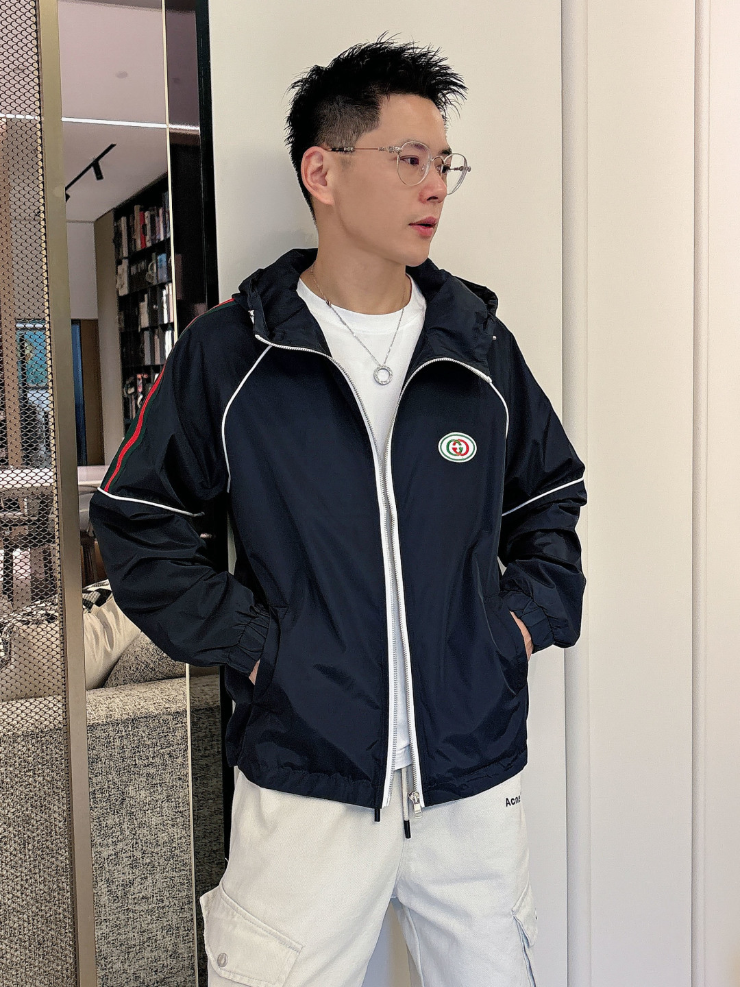 NO:572792,Gucci's new jackets, original products, fashionable jackets made of imported Italian fabrics. The European counters are synchronized, the upper body is more casual and generous, and the counter's original hardware is a new luxury and high-end customized accessory!  Luxurious brand-specific logo embellishment design, the highest quality shipments in the market, original accessories, the ultimate in luxury!  Soft and comfortable. The upper body is very handsome!  Suitable for any scene!  Size: M-3XL,,jackets & coats,jackets & coats,alexander wang19860909古奇新款夹克外套,原单狠货 意大利进口面料时尚夹克外套.欧洲专柜同步,上身更随意大方,专柜原版五金奢华高档定制配饰新作！奢华品牌特质logo点缀设计,市场最高品质出货、原版辅料,奢华极致！柔软舒适.上身爆帅！适合任意场景！码数:M-3XL,,jackets & coats,jackets & coats,alexander wang,Men's clothing