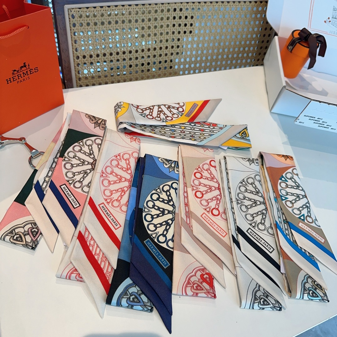 NO:306424,Kaleidoscope effect twilly Hermes hermes 2025 mulberry silk, 18 mulberry twill silk 86x5cm double-sided pattern scarf streamer, streamer, hair bundle, hermes, hermes, real silk19860909万花筒效应 twilly 爱马仕 hermes 2025 桑蚕丝,18姆米斜纹真丝 86x5cm 双面图案丝巾飘带,飘带，发束,hermes,hermes,real silk,accessory