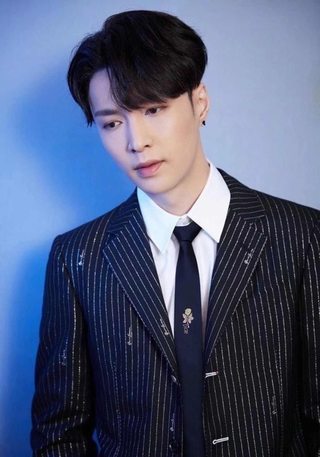 NO:301864,Special Dior men [CD embroidered tie], a rare and ideal choice for showing exquisite handcraftsmanship and fashion elegance. This tie made of DO's most classic and iconic LOGO jacquard is more elegant in the same tone technique. This allows men to fully demonstrate their personality. Top handmade custom ties, tie, dior, ties19860909特Dior男士【CD绣标领带】,稀有展现精湛手工与时尚优雅的理想选择,这款采用DO家最经典极具标志性LOGO提花制成的领带,以同色调手法演绎的更显雅致风范.让男士可以充分展示自己个性.顶级手工定制领带,领带,dior,ties,accessory