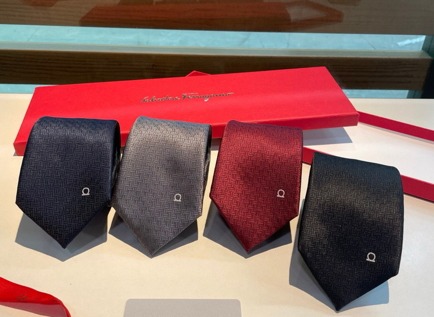 NO:301867,Special No discounts with packaging Ferragamo men's new tie series, allowing men to fully demonstrate their personality. Top twill silk handmade custom ties, tie, ferragamo, real silk, ties19860909特 无优惠 配包装 菲拉格慕男士新款领带系列,让男士可以充分展示自己个性.顶级斜纹真丝手工定制领带,领带,ferragamo,real silk,ties,accessory