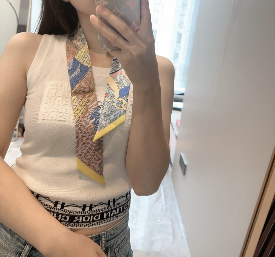 NO:306449,H Home New Silk Scarf, Heavy Silk Twill, Hermes Hairband Double-sided Double-style!  The top twill silk is made with super fine prints very clear. It is definitely the first choice for gift gifts to use. It can be wrapped around the neck, wrist and waist. It can also be matched on your beloved bag to make your bag look brand new [Specification 5X86cm, twill silk double-layer double-sided] Scarf ribbon, streamer, hair tie, hermes, real silk19860909H家新款丝巾,重磅真丝斜纹绸,爱马仕束发带 双面双款！顶级斜纹真丝打造 超精细的印花非常清晰 绝对是送礼自用的首选丝带既可绕于颈间,亦可缠于腕部、腰部,同样也可以搭配在心爱的包包上,让你的包包焕然一新【规格5X86cm,斜纹真丝双层双面】丝巾飘带,飘带，发束,hermes,real silk,accessory