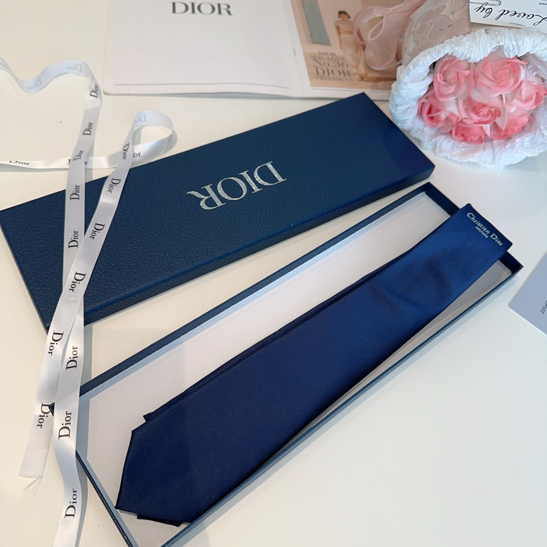 NO:301845,Special hits to Do Home New Tie Dior Men [D Home LOGO Series Tie], a rare and ideal choice for showing exquisite handcraftsmanship and fashion elegance. This tie made of DO Home's most classic and iconic LOGO jacquard is more elegant in the same color technique. Let men fully demonstrate their personality. Top handmade custom ties, tie, dior, dior, ties19860909特 爆款到Do家新款领带 Dior男士【D家LOGO系列领带】,稀有展现精湛手工与时尚优雅的理想选择,这款采用DO家最经典极具标志性LOGO提花制成的领带,以同色调手法演绎的更显雅致风范.让男士可以充分展示自己个性.顶级手工定制领带,领带,dior,dior,ties,accessory