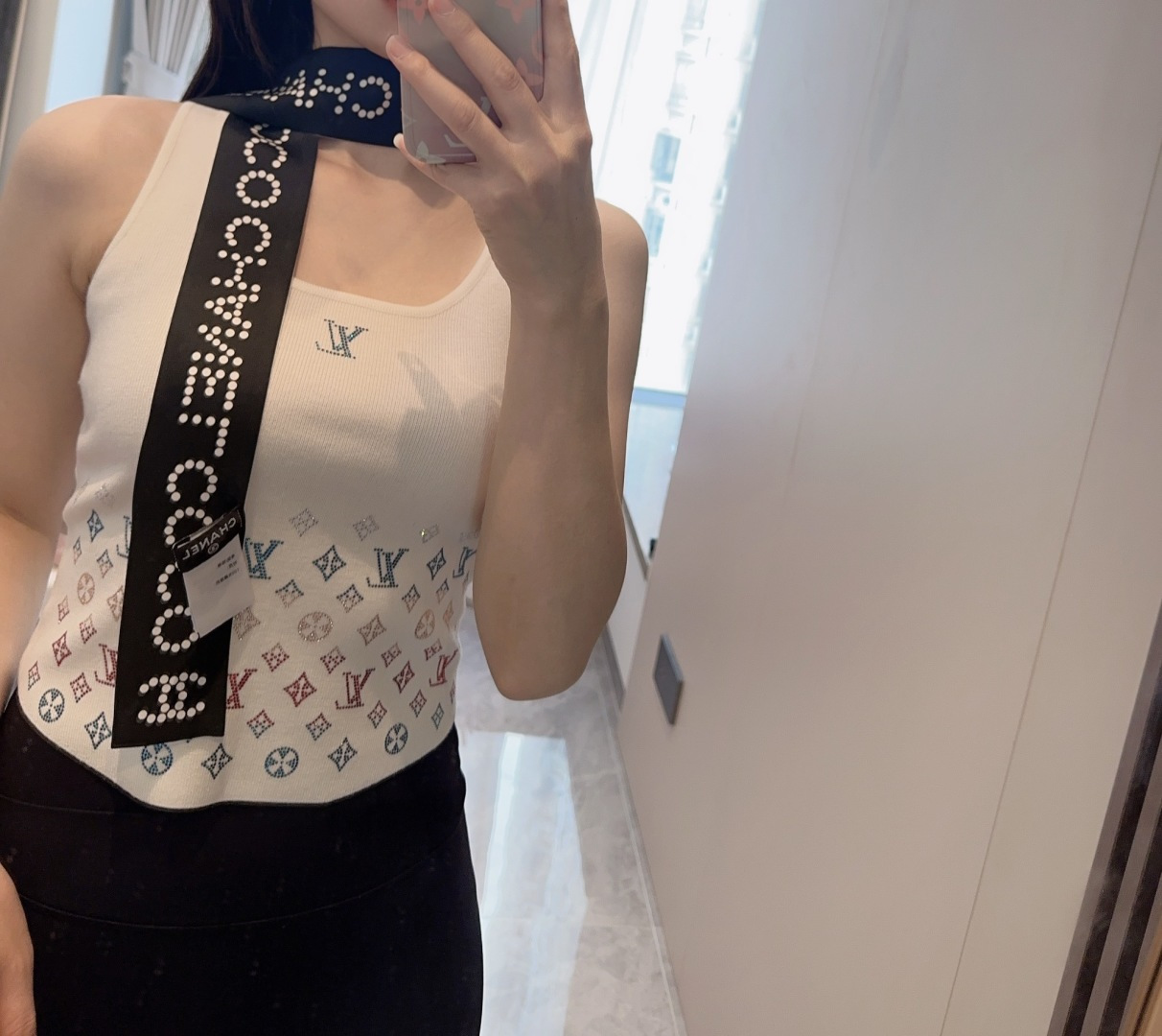 NO:306514,Chanel Twilly little silk scarf is here, Chanel Starlight letters, a veritable little cute, everyone has three hands to see, I don’t stop them. N hasn’t seen such a beautiful twilly for a long time. It’s really fragrant, it’s a must-have artifact for concave shapes. The number is not a lot. It won’t always be useful, tied hair, tied bags, etc.... Unique, it’s better not to be missing. Material: Twill silk Size/6cm silk scarf, streamers, streamers, hair tie, chanel, chanel, real silk19860909香奈儿Twilly小丝巾来了,Chanel 星光字母,名副其实的小可爱, 人手三条闭眼收,我都不拦着 N久都没有见过这么好看的twilly 真的是真香本香了,凹造型必备神器 数量不是很多.也不会一直有 实用率贼高,绑头发,绑包包,等等等等… 独一无二,宁缺毋 材质:斜纹真丝 尺寸/6cm丝巾,飘带,飘带，发束,chanel,chanel,real silk,accessory