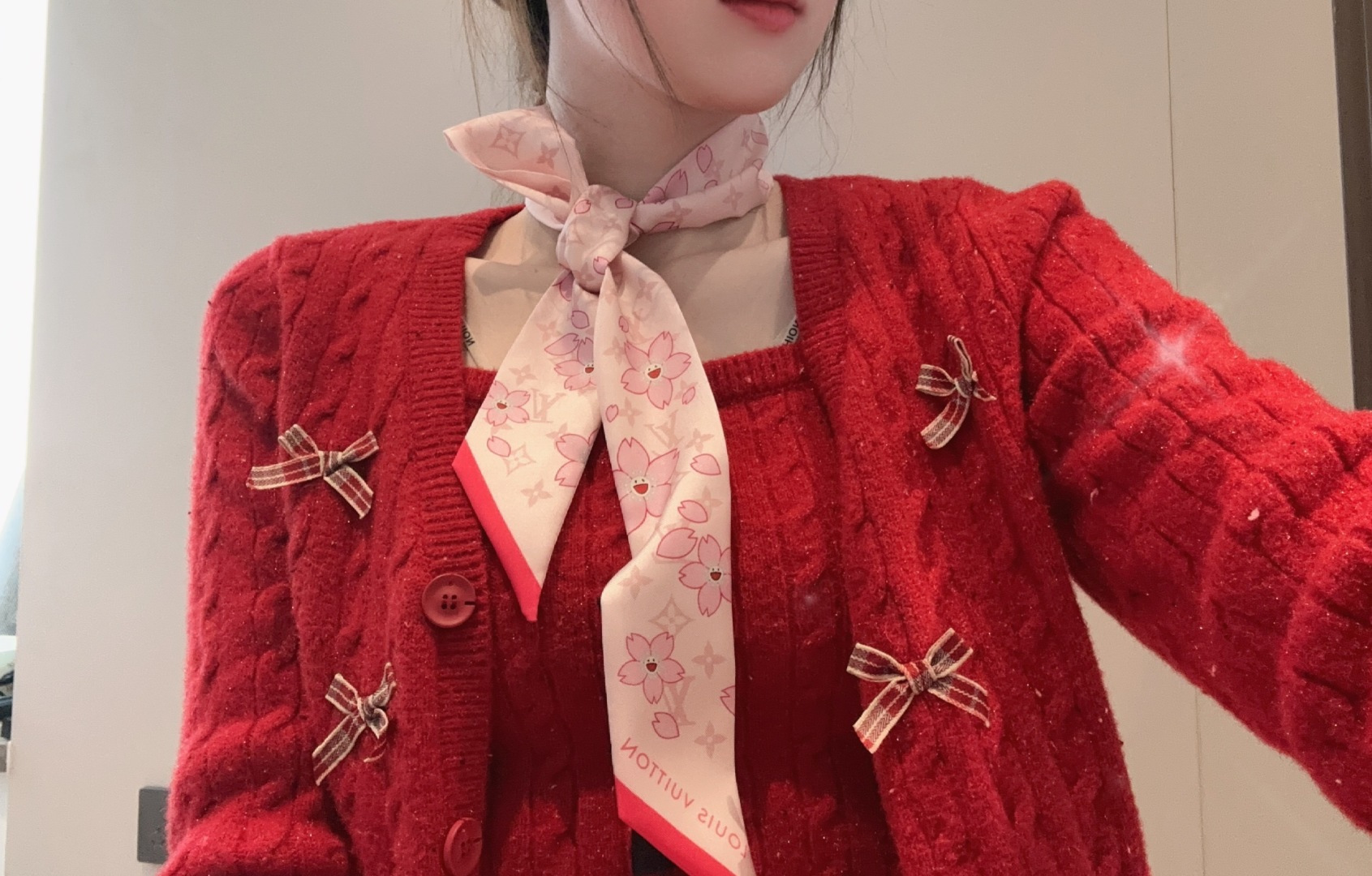 NO:306592,Lv Donkey Silk 18 Mmi Heavy Twill Material, Long Scarf Twilly Hairband Sharp Sakura Smiling Face 120x5cm A magical Hairband Kitten Bag, Tie Hair ♀ As a Bracelet ♀ Whether paired with summer skirts or winter sweaters and coats, etc. Whether it is a live broadcast of internet celebrities or Douyin street photography, this hairband is everywhere. Some people say that if a woman does not have a hairband that suits her, it has nothing to do with fashion trends... Then have you found your hairband... Ribbons, scarves, streamers, hairbands, louis vuitton, louis vuitton, louis vuitton, louis vuitton, skirts, sweaters, real silk19860909Lv驴家真丝 18姆米重磅斜纹材质, 长条丝巾twilly束发带 尖角樱花笑脸 120x5cm 一条神奇的束发带 绑包包,绑头发 ♀当手环 ♀无论是搭配夏天的裙子还是冬季的毛衣大衣等 无论是网红直播还是抖音街拍,这款束发带都无处不在 竟有人说如果一个女人没有一条适合自己的束发带就与时尚潮流都完全无关了……那么你找到属于你的束发带了吗……飘带,丝巾,飘带，发束,louis vuitton,louis vuitton,louis vuitton,skirts,sweaters,real silk,accessory