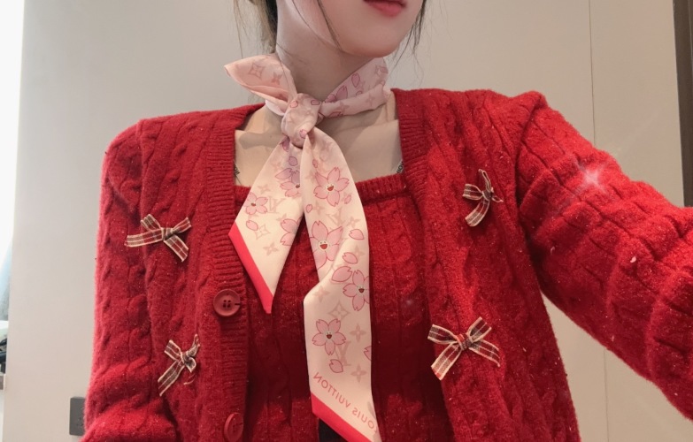Louis Vuitton Silk Twilly Scarf 120x5cm - Versatile Hair & Bag Accessory 1 Louis Vuitton Silk Twilly Scarf 120x5cm - Versatile Hair & Bag Accessory