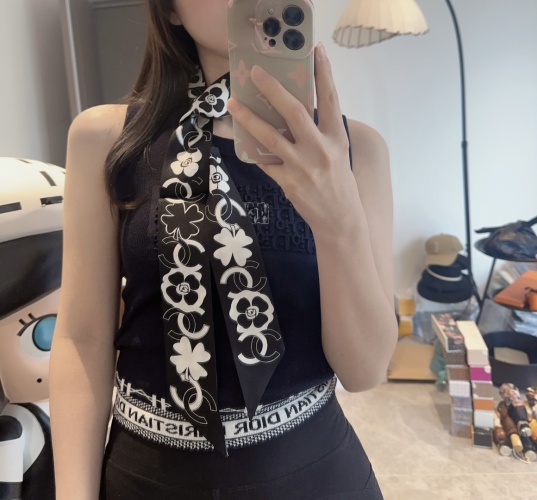 Chanel Twilly Silk Scarf 120*6cm, Black and White Floral Design, Versatile Accessory 1 Chanel Twilly Silk Scarf 120*6cm, Black and White Floral Design, Versatile Accessory