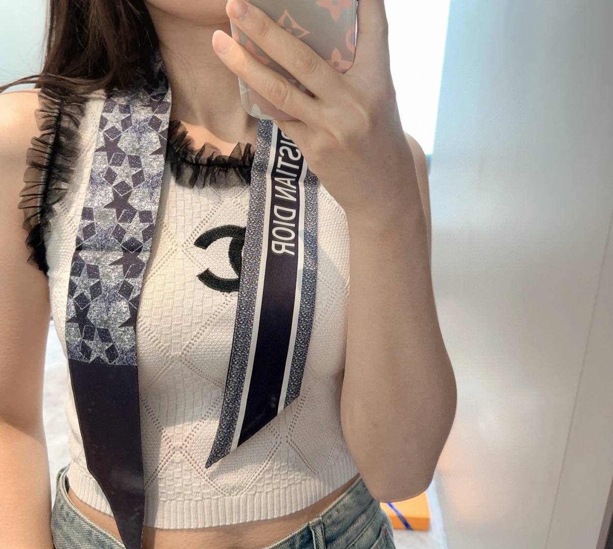 NO:378817,18 MMI silk stars, fashionable and fashionable. It's so easy to wear. It's really rare to keep many of them. The best quality feedback~ Dior has become popular all over the world~ Sisters must stock up on the MITZAH series scarves that Dior is the main brand this year. It can not only be used as a scarf, bow tie, kicker strap, but also as a wristband and a hairband. The small scarf blooms with endless fashionable charm. It has 100% double-layer twill silk. It is soft and skin-friendly and has a very good look. Sisters hurry up and buy it. It is an essential item for fashion finishing touch~Size: 6100 cm exquisite size scarf, streamers, hair tie, dior, real silk19860909爆18姆米真丝星星,洋气时髦.太好搭了自留好多条真是难得的好货.最好的品质回馈~Dior火了全球的经典款老花丝带~姐妹们人手必囤Dior今年当家主打的MITZAH 系列丝巾.不仅可以当丝巾.领结.绑包带.也可以当手腕带和束发带小小丝巾绽放无穷的时髦魅力百分百双层斜纹真丝打造.柔软亲肤特别好造型.姐妹们抓紧入手.时尚点睛必不可少的单品~Size:6100厘米精致尺寸丝巾,飘带，发束,dior,real silk,accessory