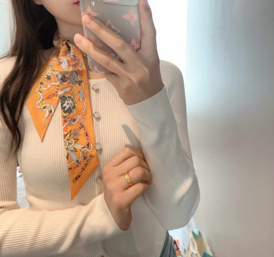 NO:378823,New, 18 Mmi heavy twill silk ribbon, absolutely good product, genuine edition, counter synchronization Hermes new Twilly, top twill silk, super fine print, very clear handwriting Specification 5X86cm, twill silk double-layer double-sided】Scarf, streamer, hair tie, hermes, real silk19860909上新,18姆米重磅斜纹真丝飘带,绝对的好货,正品开版,专柜同步 爱马仕新款Twilly,顶级斜纹真丝打造 超精细的印花 字迹非常清晰 规格5X86cm,斜纹真丝双层双面】丝巾,飘带，发束,hermes,real silk,accessory