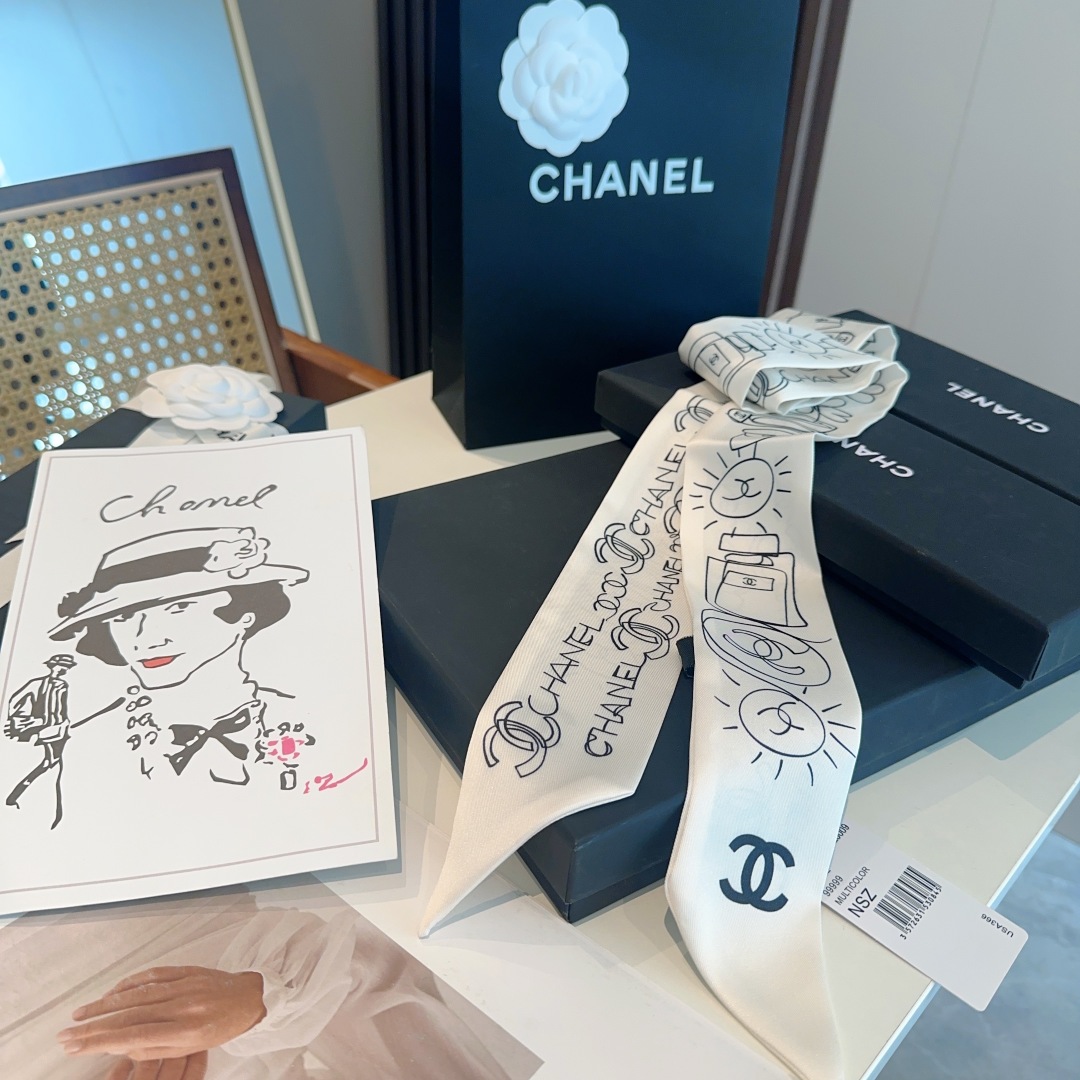  香奈儿 Twilly小丝巾来了，Chanel 名副其实的小可爱，
人手三条闭眼收，我都不拦着 N久都没