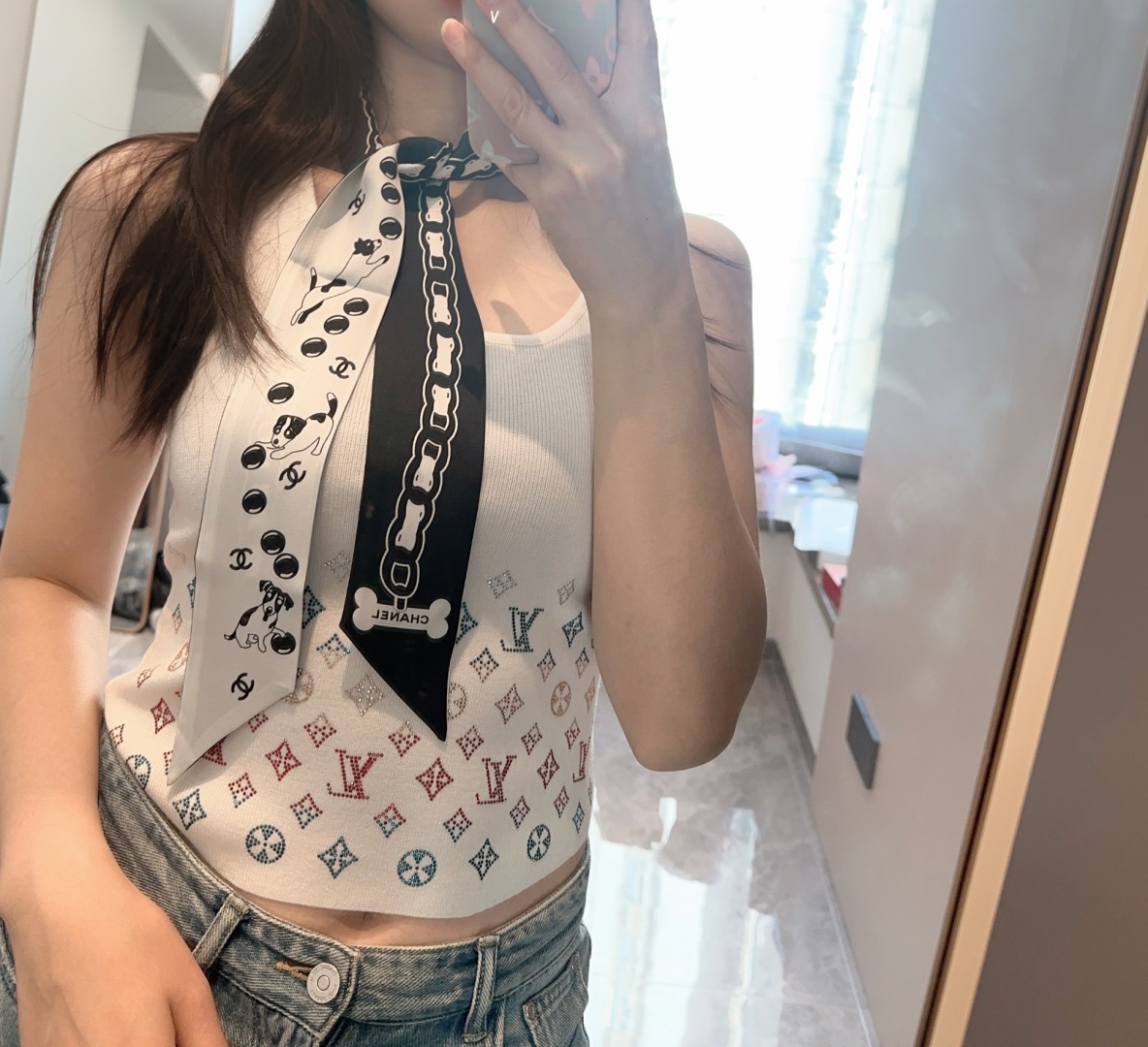  Chanel23P小狗丝带，专柜同款，可当小围巾，绑头发，绑手袋，绑在手腕装饰！多功能随便你搭配！双面