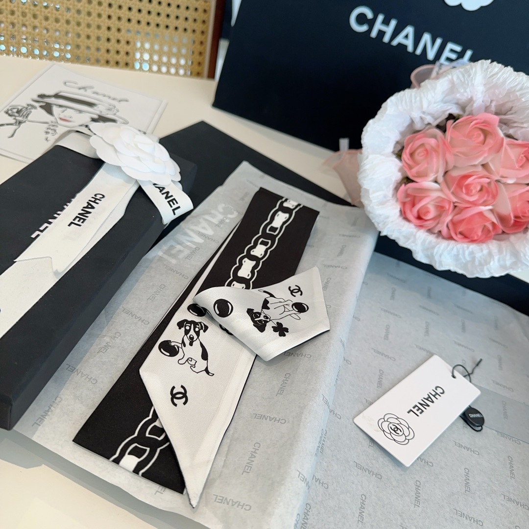  Chanel23P小狗丝带，专柜同款，可当小围巾，绑头发，绑手袋，绑在手腕装饰！多功能随便你搭配！双面