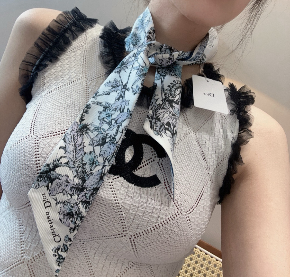 NO:379072,Dior Flower's latest double-layer hairband. The more you look, the better you look, and there are many ways to use it. It has a good tone when you match it. Super soft 6100 top imported double-layer silk small streamer scarf, streamers, streamers, hair tie, dior, dior, real silk19860909迪奥Dior花卉最新双层束发带.真心的越看越好看而且多way用法,随便怎么搭配都好有腔调.超级柔软6100顶级进口双层真丝小飘带丝巾,飘带,飘带，发束,dior,dior,real silk,accessory