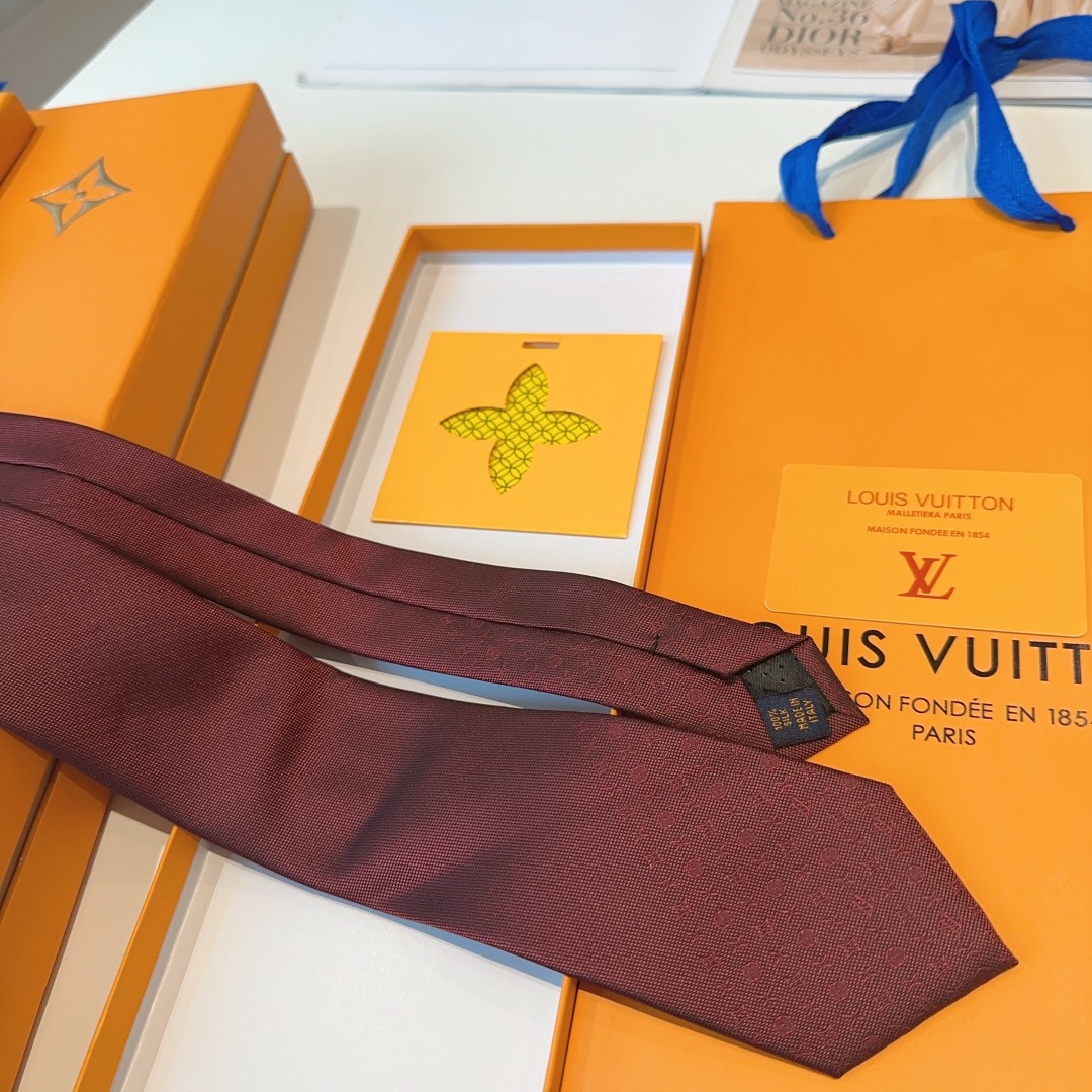 特价 LV字母渐变领带  ，路易威登经典领带👔男士必备单品超时尚！高端品质 版型面料都达到品牌标准，，难