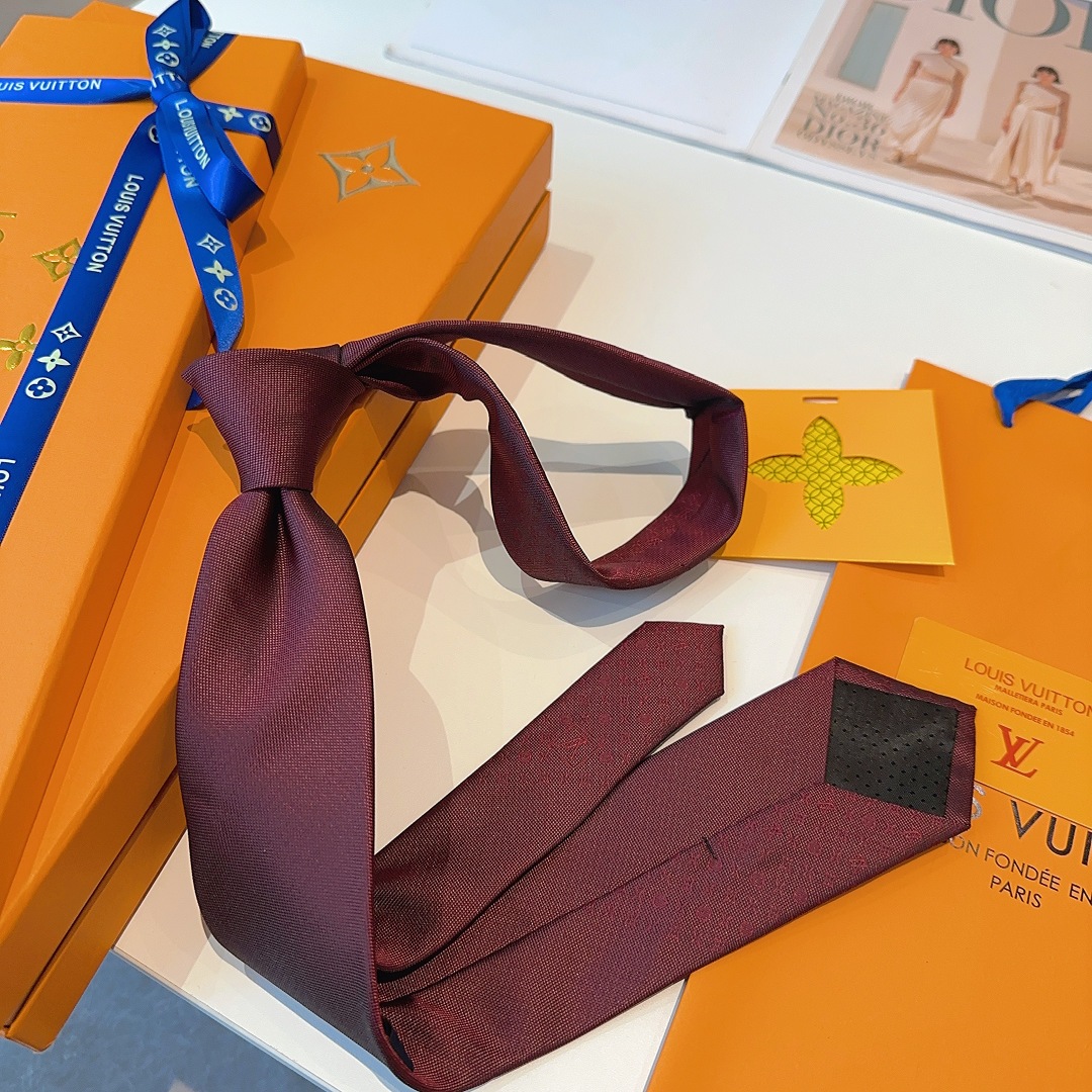 特价 LV字母渐变领带  ，路易威登经典领带👔男士必备单品超时尚！高端品质 版型面料都达到品牌标准，，难