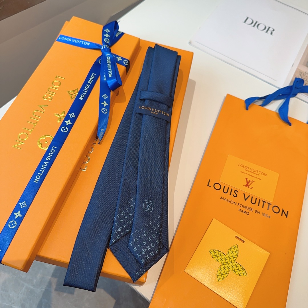 特价 LV字母渐变领带  ，路易威登经典领带👔男士必备单品超时尚！高端品质 版型面料都达到品牌标准，，难