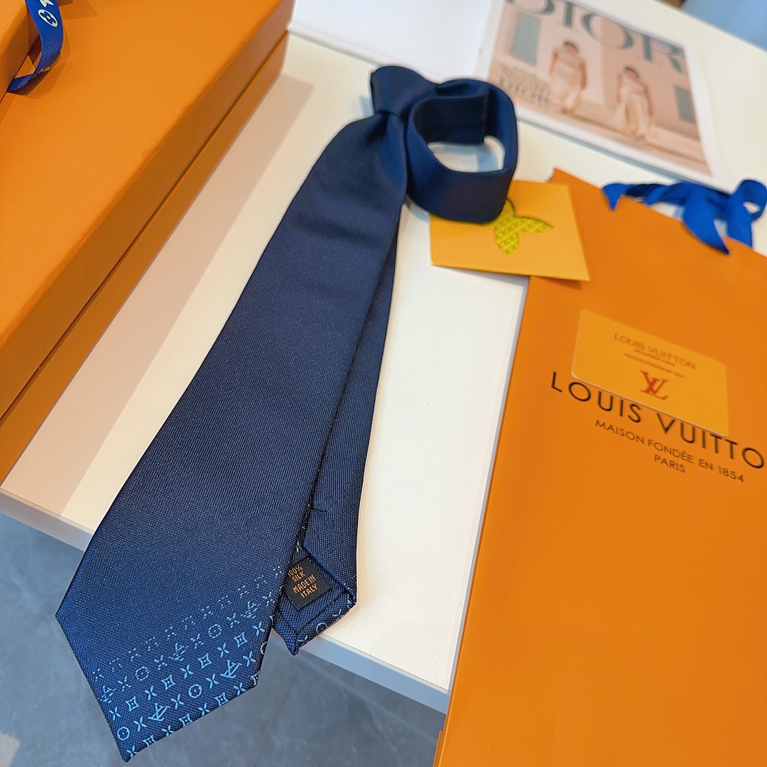 特价 LV字母渐变领带  ，路易威登经典领带👔男士必备单品超时尚！高端品质 版型面料都达到品牌标准，，难