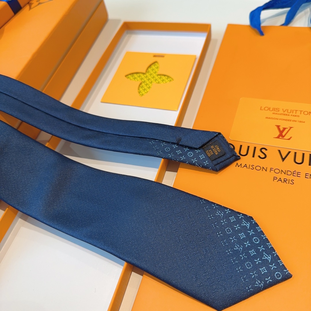 特价 LV字母渐变领带  ，路易威登经典领带👔男士必备单品超时尚！高端品质 版型面料都达到品牌标准，，难