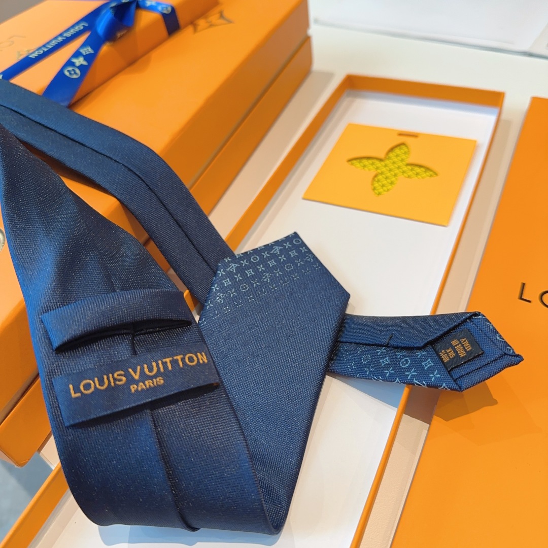特价 LV字母渐变领带  ，路易威登经典领带👔男士必备单品超时尚！高端品质 版型面料都达到品牌标准，，难