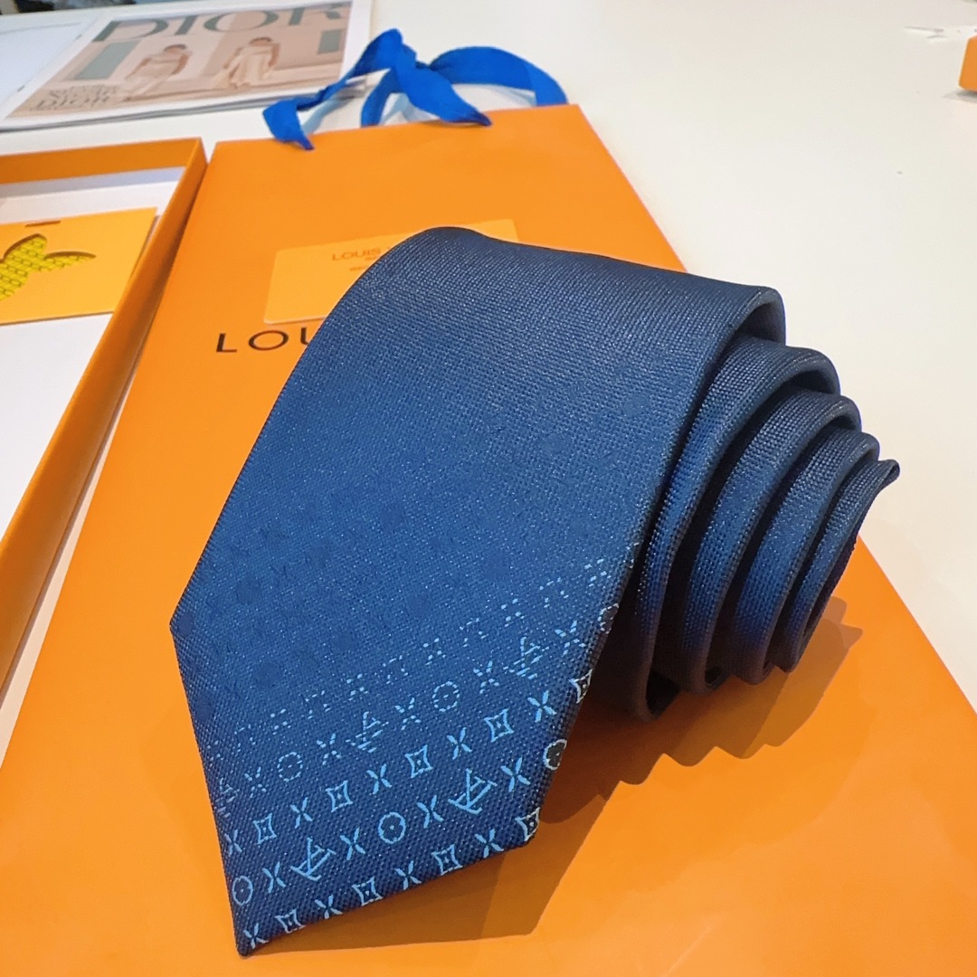 特价 LV字母渐变领带  ，路易威登经典领带👔男士必备单品超时尚！高端品质 版型面料都达到品牌标准，，难