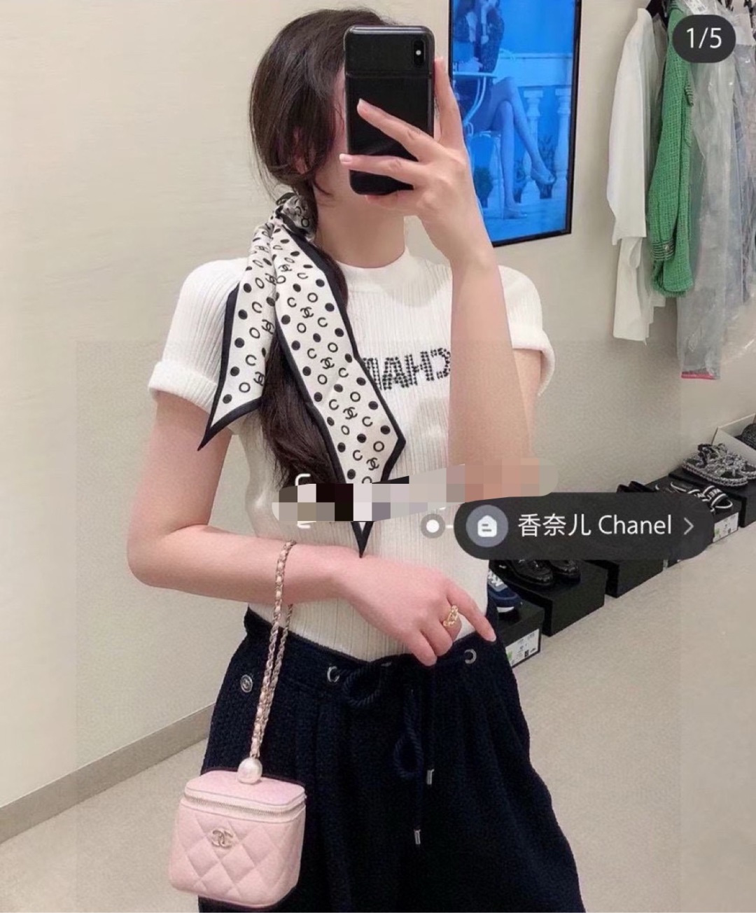 NO:379133,Chanel really understands girls very much. The dark pattern jacquard silk hair ring is really elegant. It is a very French style. Heavy dark pattern jacquard silk fabric, which looks good no matter how you use it. Black and rice two-color silk scarf, streamers, streamers, hair tie, chanel, real silk19860909爆款山茶蝴蝶结发圈,Chanel 真的太懂女生了,暗纹提花的真丝发圈真的超有气质,很有法式气质的一款,重磅暗纹提花真丝面料,怎么用都好看,黑米二色丝巾,飘带,飘带，发束,chanel,real silk,accessory