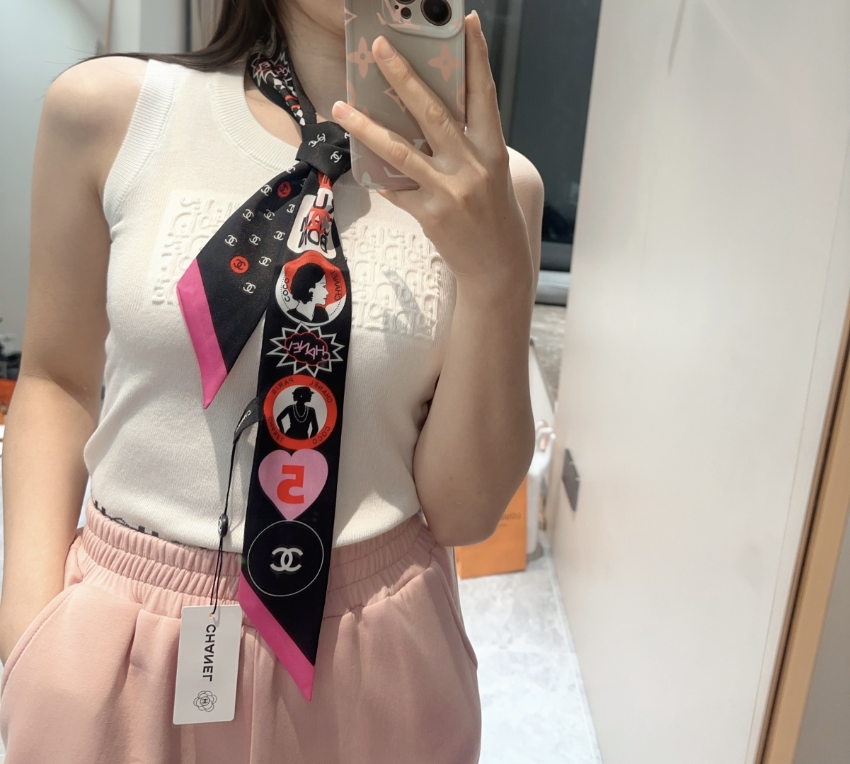 ✨✨最新小红书 专柜同款！香奈儿束发带/飘带款！可当小围巾，绑头发，绑手袋，绑在手腕装饰！多功能随便你搭