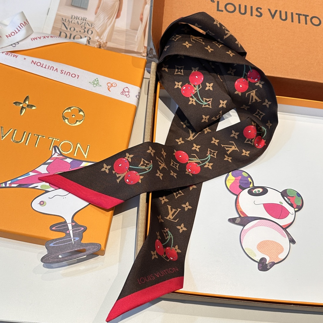  LV村上隆樱桃🍒Lv驴家100%真丝 18姆米重磅斜纹材质，
长条丝巾twilly束发带🎀  尖角樱桃