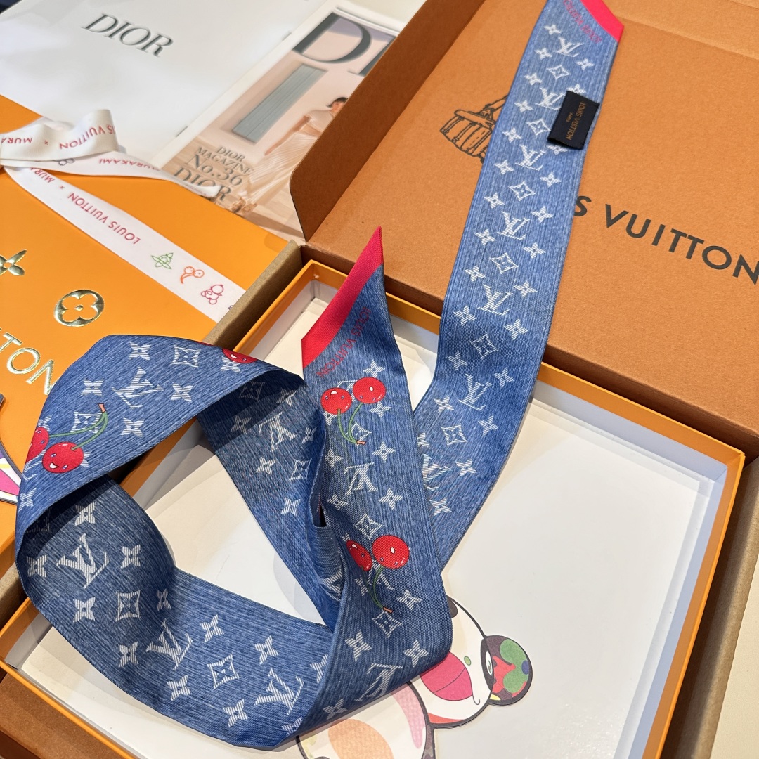  LV村上隆樱桃🍒Lv驴家100%真丝 18姆米重磅斜纹材质，
长条丝巾twilly束发带🎀  尖角樱桃