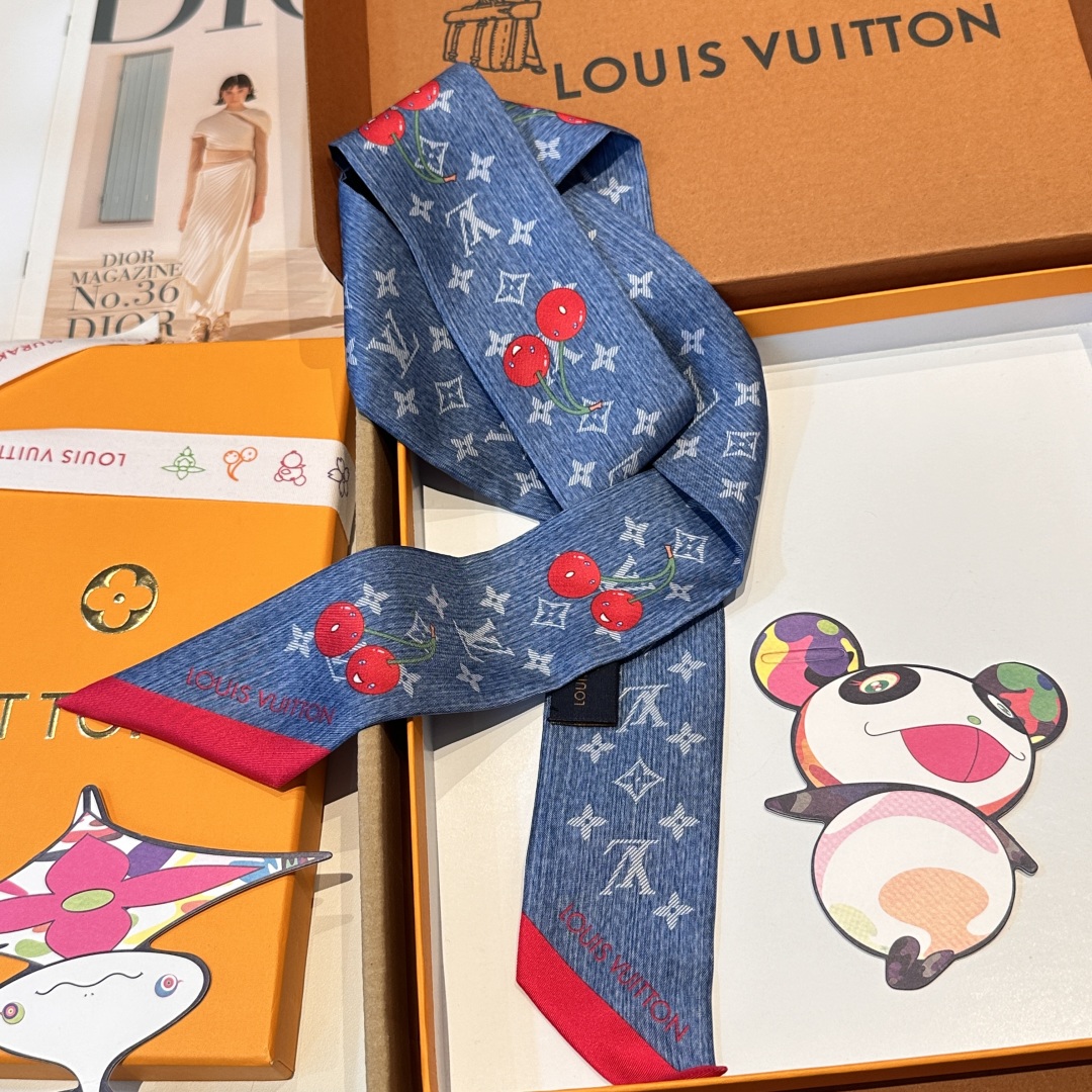  LV村上隆樱桃🍒Lv驴家100%真丝 18姆米重磅斜纹材质，
长条丝巾twilly束发带🎀  尖角樱桃