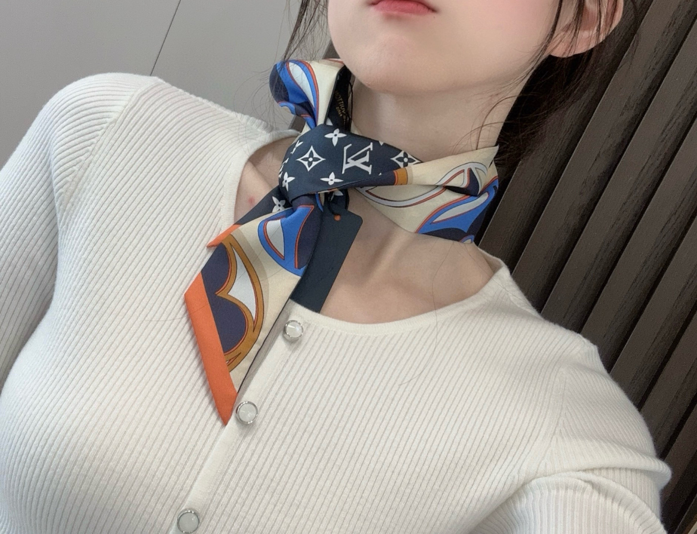  Lv驴家100%真丝 18姆米重磅斜纹材质，
长条丝巾twilly束发带🎀  黑白四叶花
120x5c