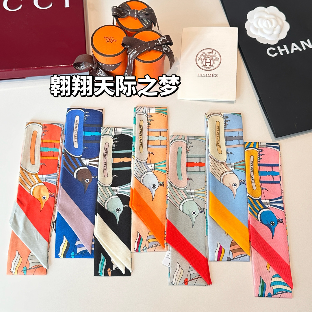  H家丝巾上新，翱翔天际之梦，爱马仕新款Twilly，顶级斜纹真丝打造 超精细的印花 字迹非常清晰 规格