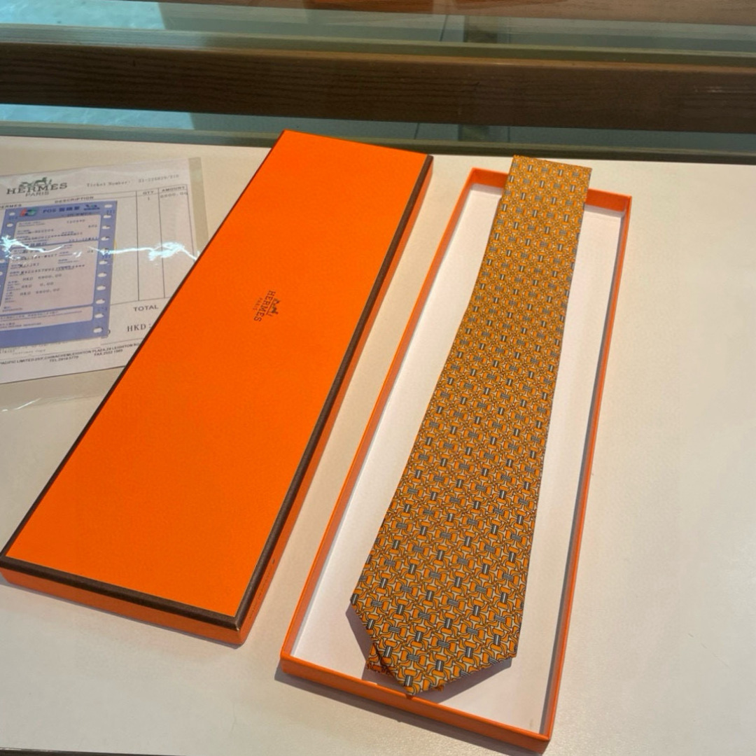 Élégant cravate Hermes en soie twill avec motif H signature pour hommes