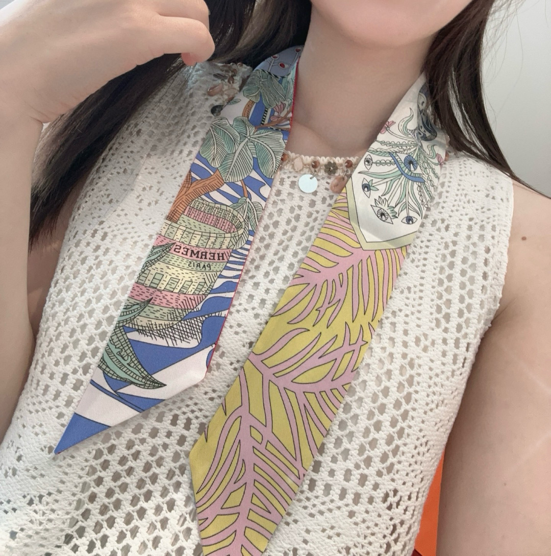 NO:379296,H's new silk scarf, female knight's dance, heavy silk twill, Hermes hairband, double-sided double-style!  Made of top twill silk, super fine print is very clear, definitely the first choice for gift gifts to use, can be wrapped around the neck, wrist and waist, and can also be matched on your beloved bag, making your bag look brand new 【Specification 5X86cm, twill silk double-layer double-sided】Scarf, streamer, hair tie, hermes, real silk19860909H家新款丝巾,女骑士之舞 重磅真丝斜纹绸,爱马仕束发带 双面双款！顶级斜纹真丝打造 超精细的印花非常清晰 绝对是送礼自用的首选丝带既可绕于颈间,亦可缠于腕部、腰部,同样也可以搭配在心爱的包包上,让你的包包焕然一新【规格5X86cm,斜纹真丝双层双面】丝巾,飘带，发束,hermes,real silk,accessory