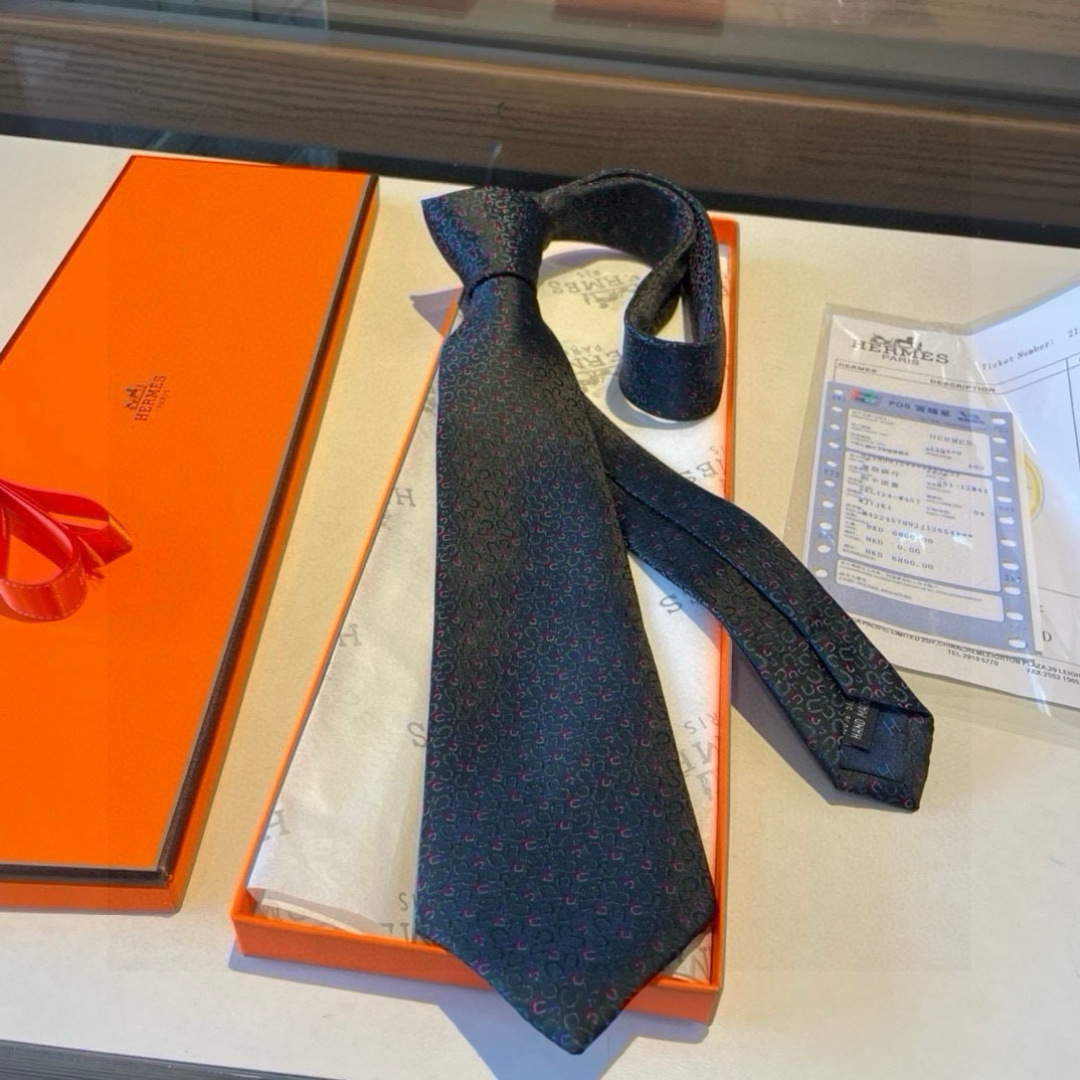 特价 爱马仕男士新款领带系列👔👔，让男士可以充分展示自己个性。100%顶级斜纹真丝手工定制‼