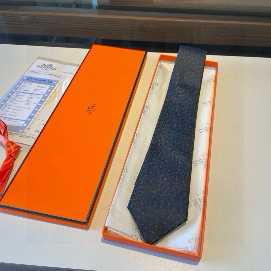 特价 爱马仕男士新款领带系列👔👔，让男士可以充分展示自己个性。100%顶级斜纹真丝手工定制‼