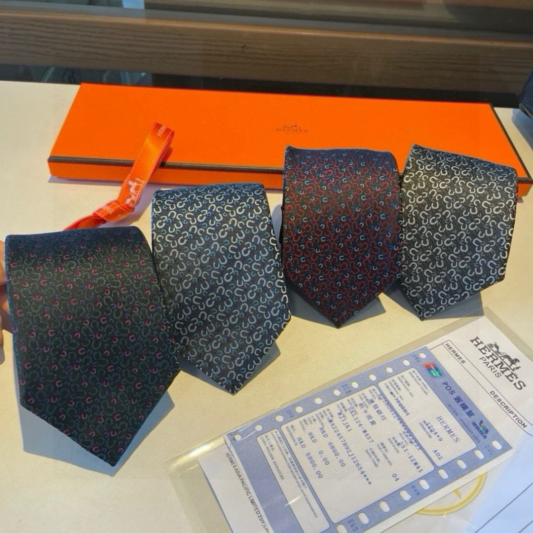 特价 爱马仕男士新款领带系列👔👔，让男士可以充分展示自己个性。100%顶级斜纹真丝手工定制‼