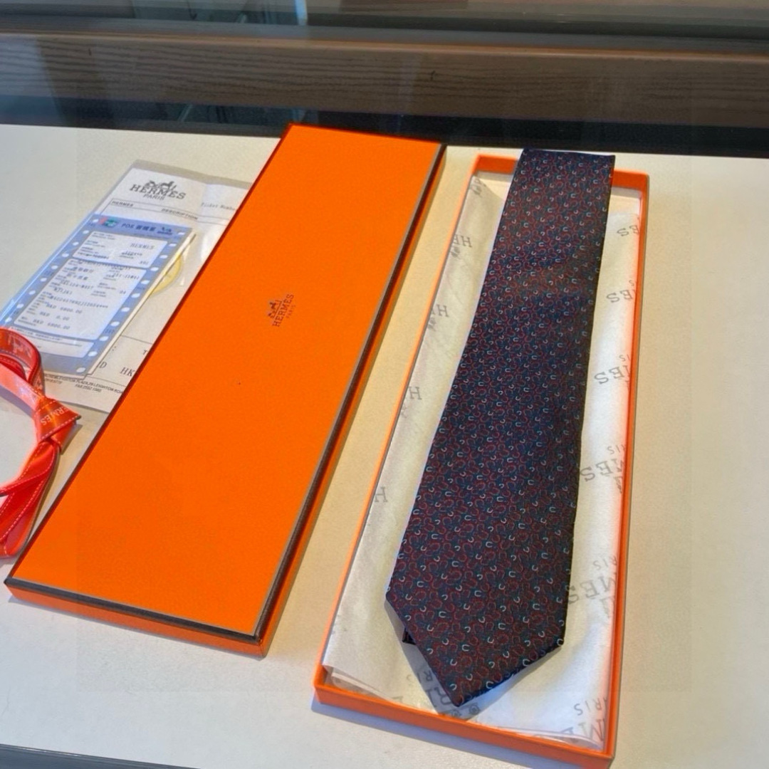 特价 爱马仕男士新款领带系列👔👔，让男士可以充分展示自己个性。100%顶级斜纹真丝手工定制‼