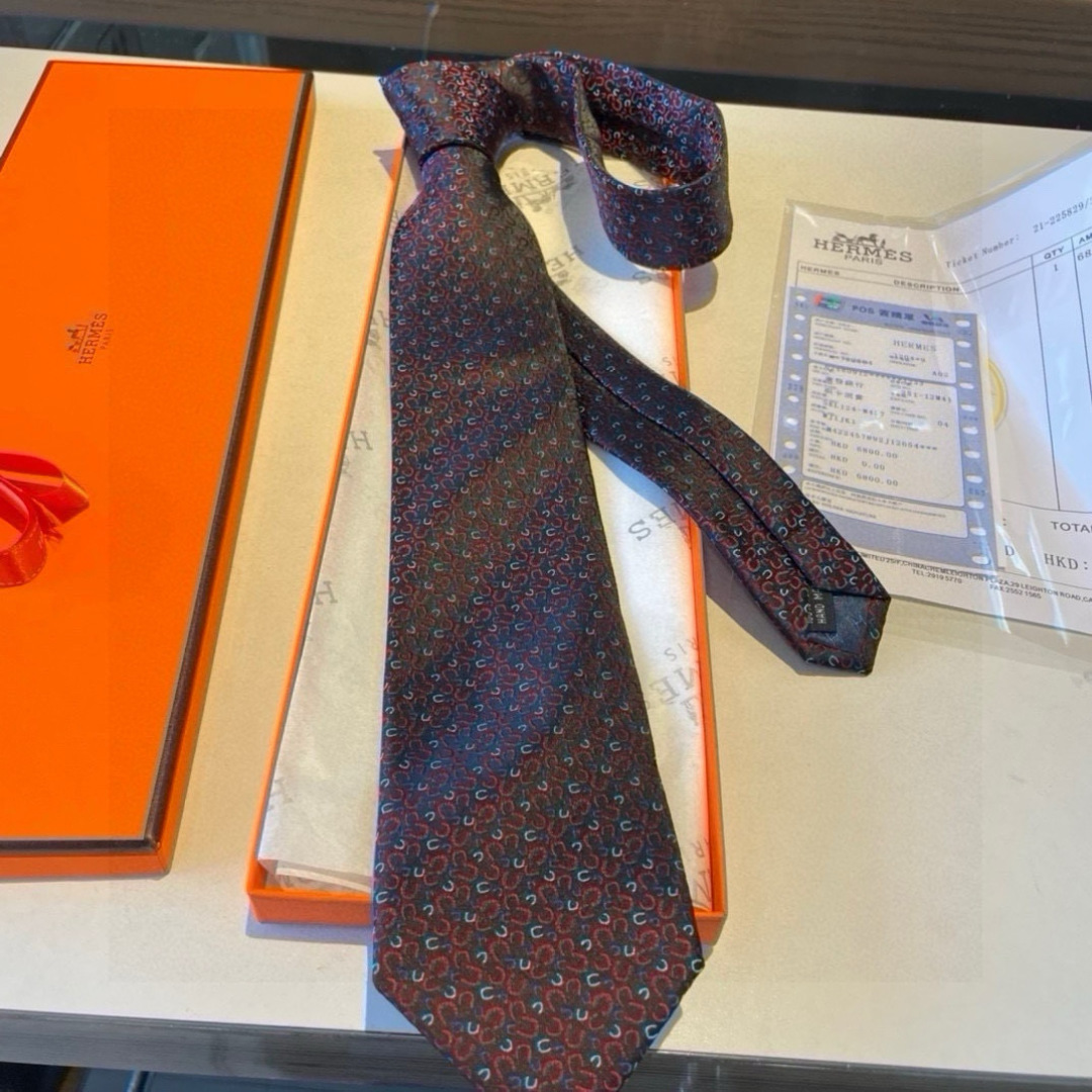 特价 爱马仕男士新款领带系列👔👔，让男士可以充分展示自己个性。100%顶级斜纹真丝手工定制‼