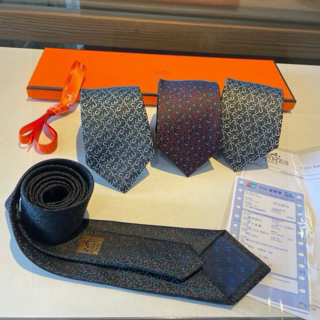 特价 爱马仕男士新款领带系列👔👔，让男士可以充分展示自己个性。100%顶级斜纹真丝手工定制‼